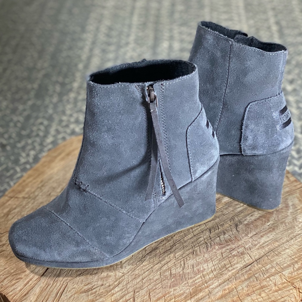 TOMS Desert Suede Wedge Bootie Dark Gray Size 7.5